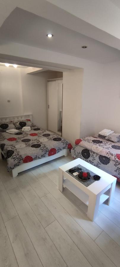Studio Apartman Kocka เบลเกรด ภายนอก รูปภาพ