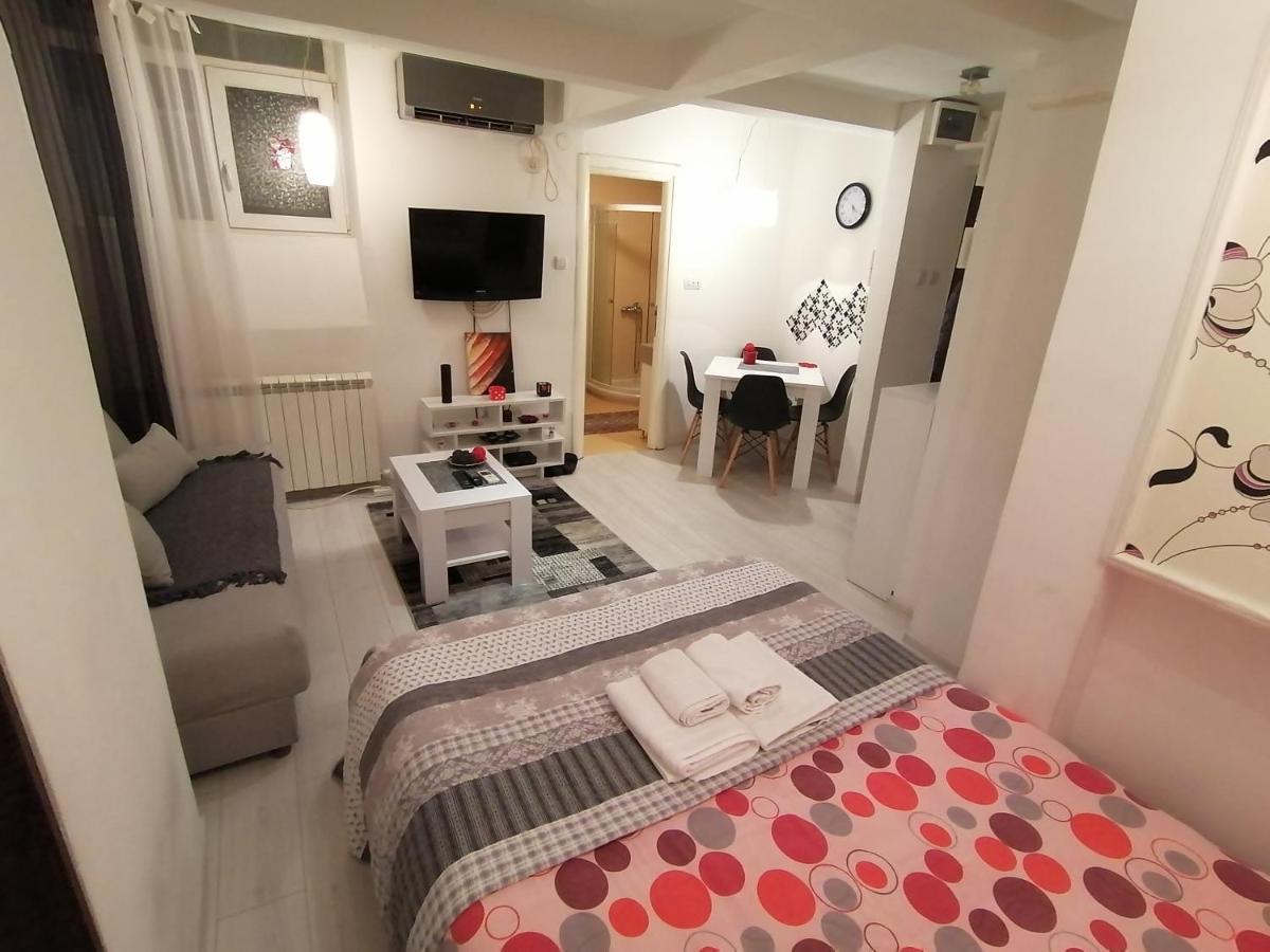 Studio Apartman Kocka เบลเกรด ภายนอก รูปภาพ
